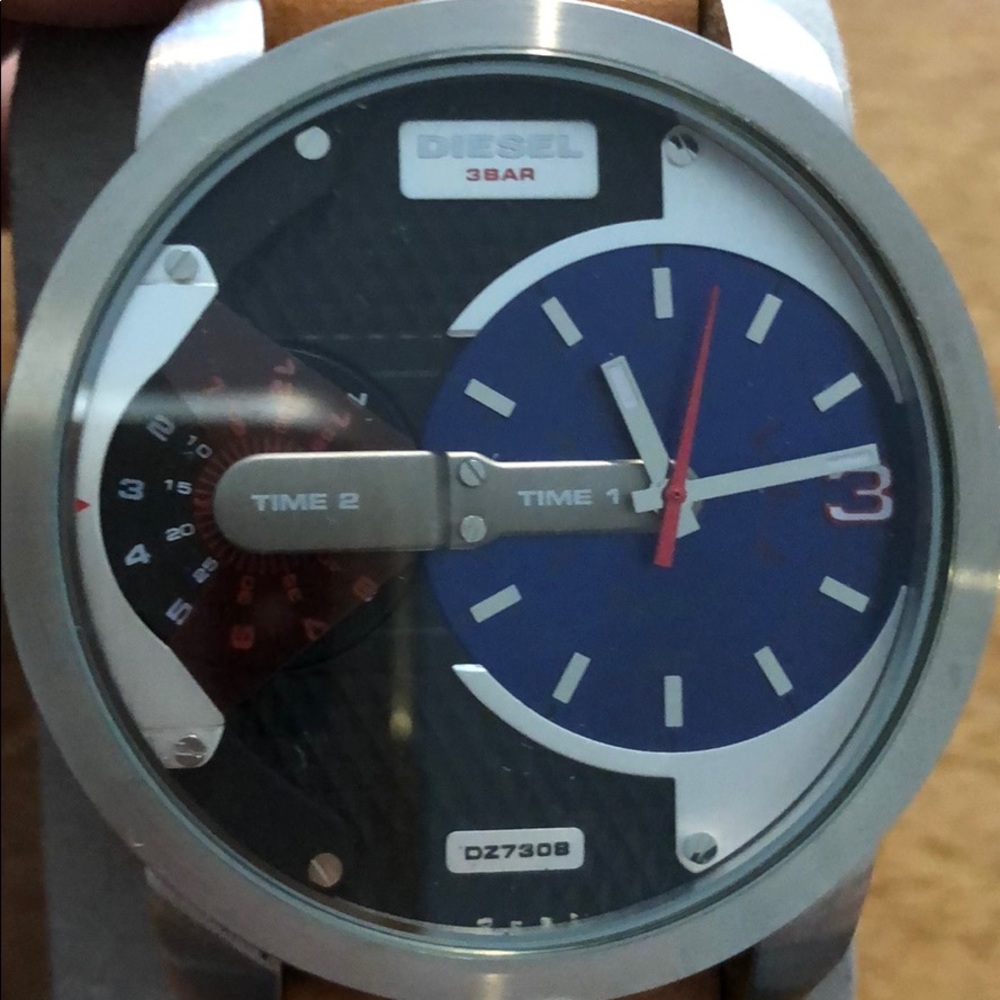 Watch - Picture 2 of 3